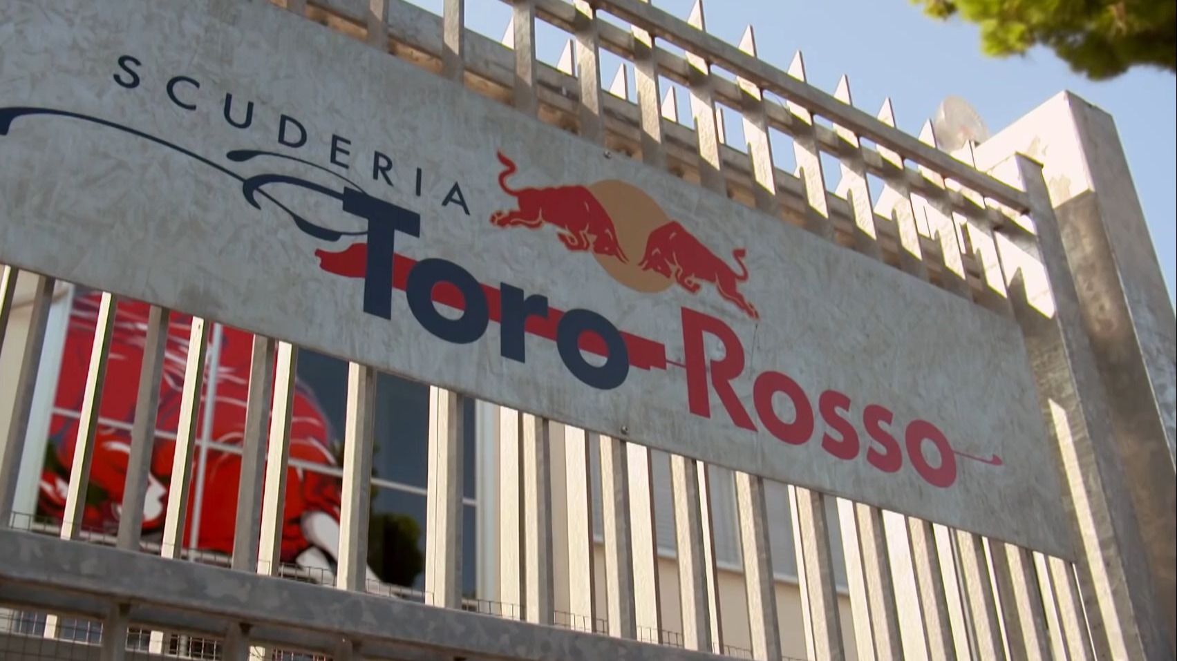 雷诺车队横扫红牛二队，塞恩斯关键制胜的简单介绍