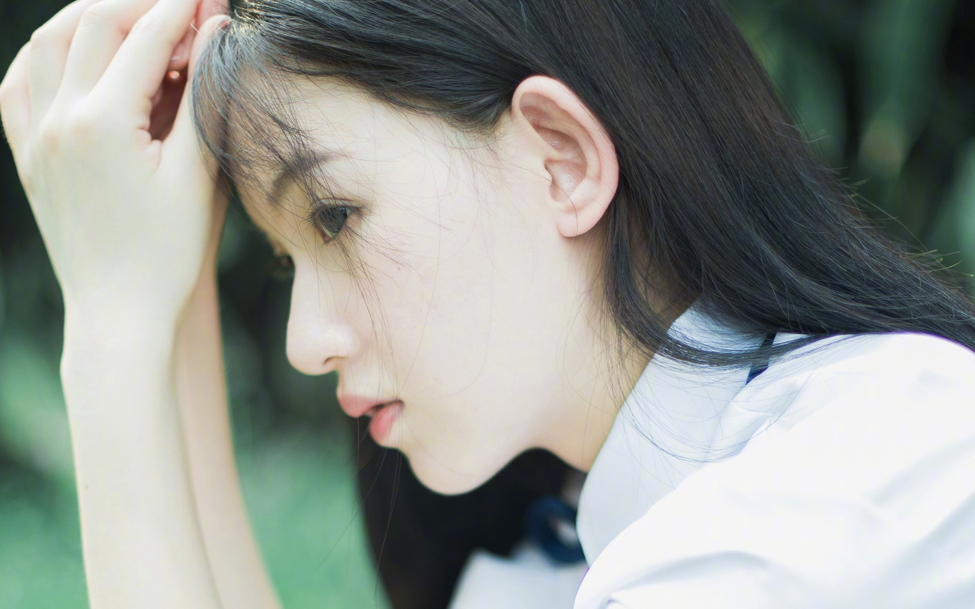 钢铁战车驶过凯旋门，当莱万成为撕裂巴黎夜空的唯一闪电